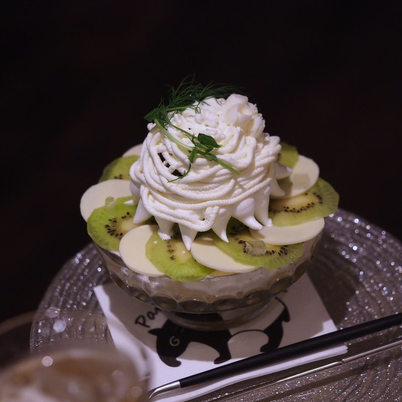 はじめてのチョコミントパフェ〜すずらん仕立て〜(パフェ専門店 Parfaiteria beL  )の写真