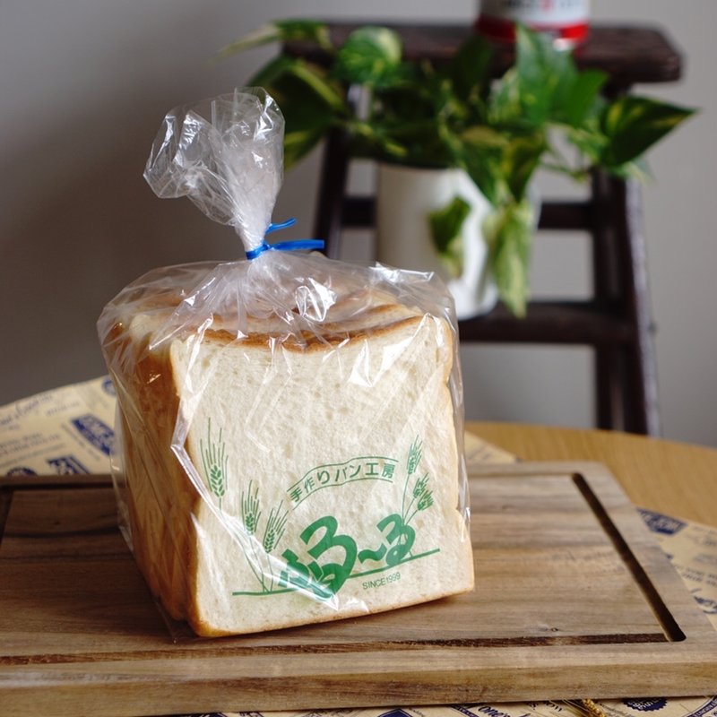 おいしい食パン(手作りパン工房 ふる～る （フルール）)の写真