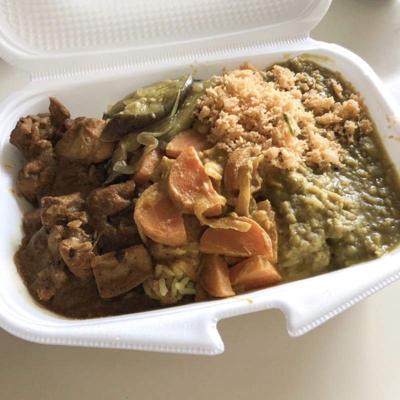 チキン、ベジカレー(いい旅キッチン)の写真