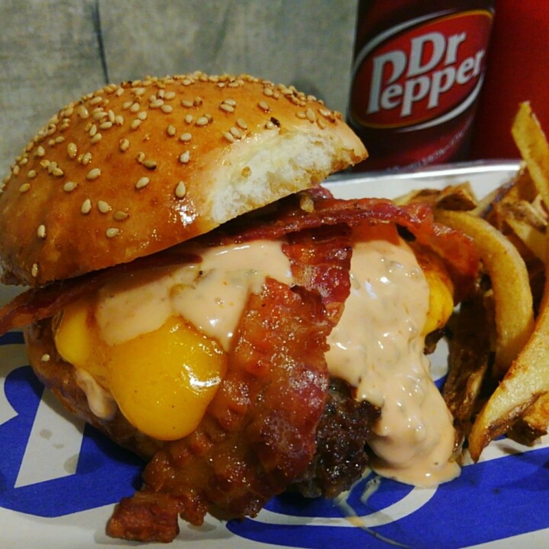 ベーコンチーズバーガー(Hyoe's Burgers+Fries)の写真