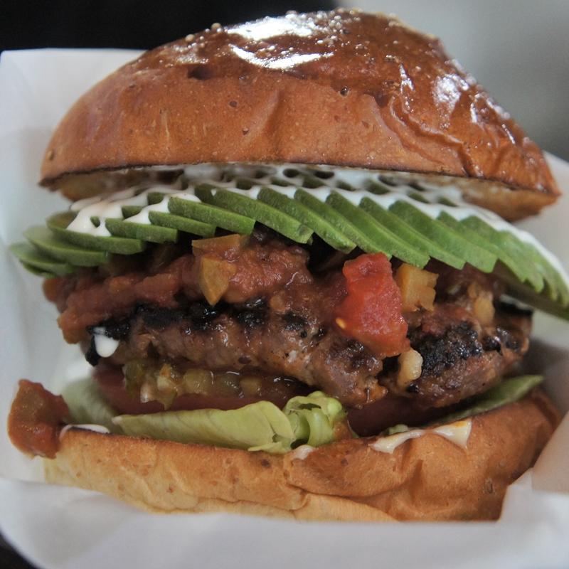 メキシカン風バーガー(THE BURGER STAND FELLOWS （ザ バーガースタンド フェローズ）)の写真