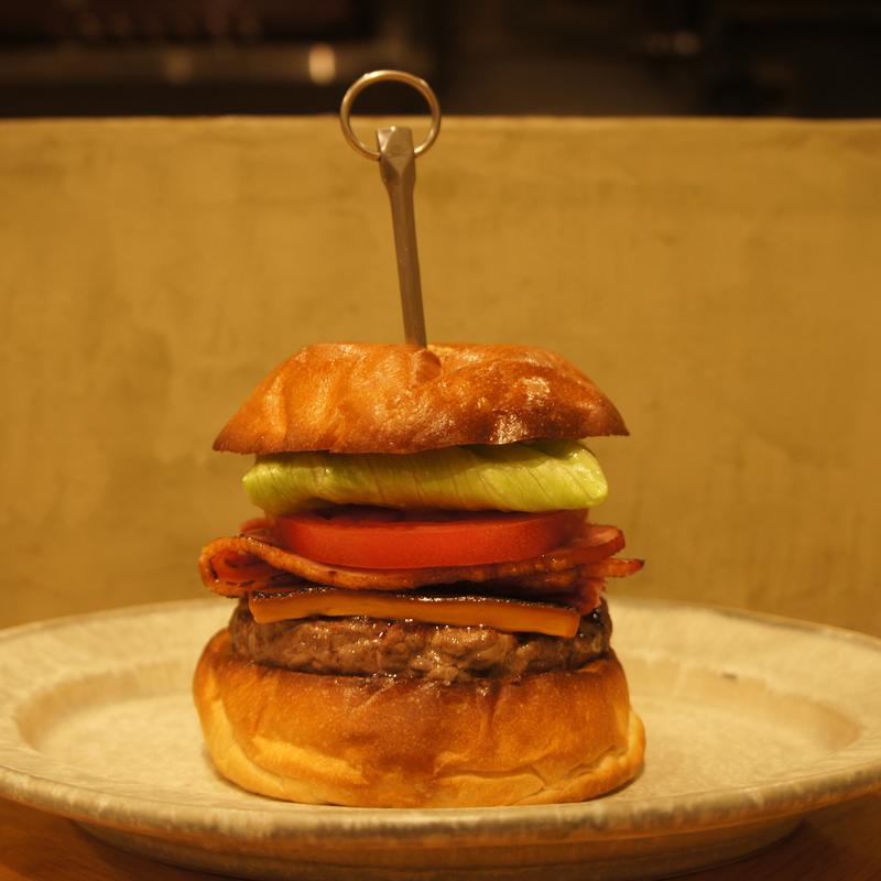 キャラメルベーコンチーズバーガー(No.18 （ナンバージュウハチ）)の写真