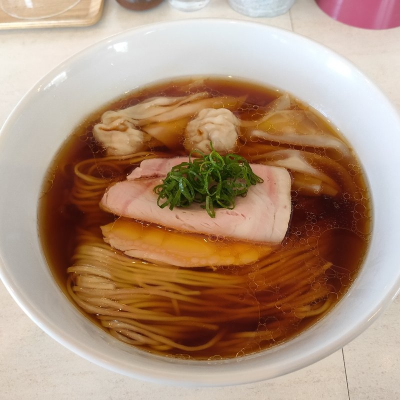 醤油わんたん麺（ヤマザキポーク使用）(青森中華そば オールウェイズ)の写真