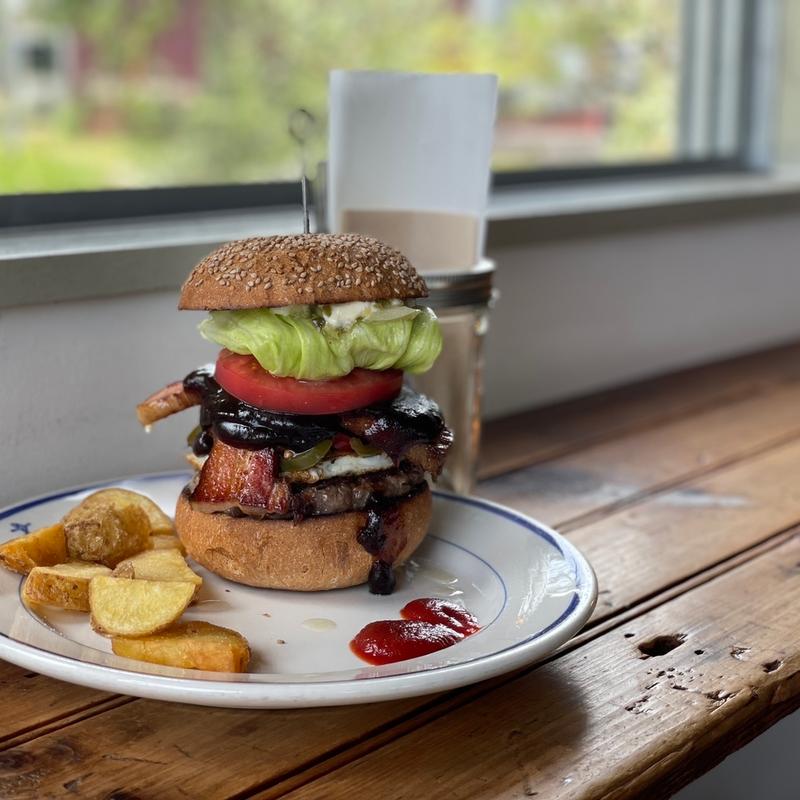 テリヤキベーコンエッグバーガー(DAKOTA ・RUSTIC TABLE・)の写真