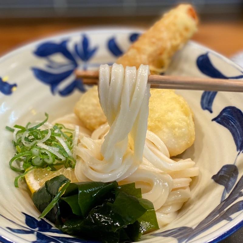 鯛ちくわ天と半熟玉子天ぶっかけ(うどん工房悠々 )の写真