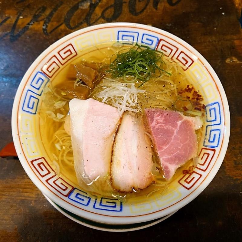 地鶏と魚介の塩ラーメン(麺屋ソミーズ)の写真