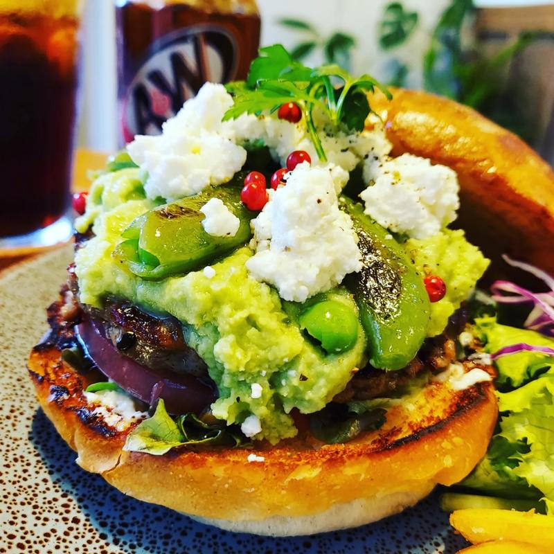 そら豆のフムスとスナップえんどうのバーガー(HELLO NEW DAY Hamburger)の写真