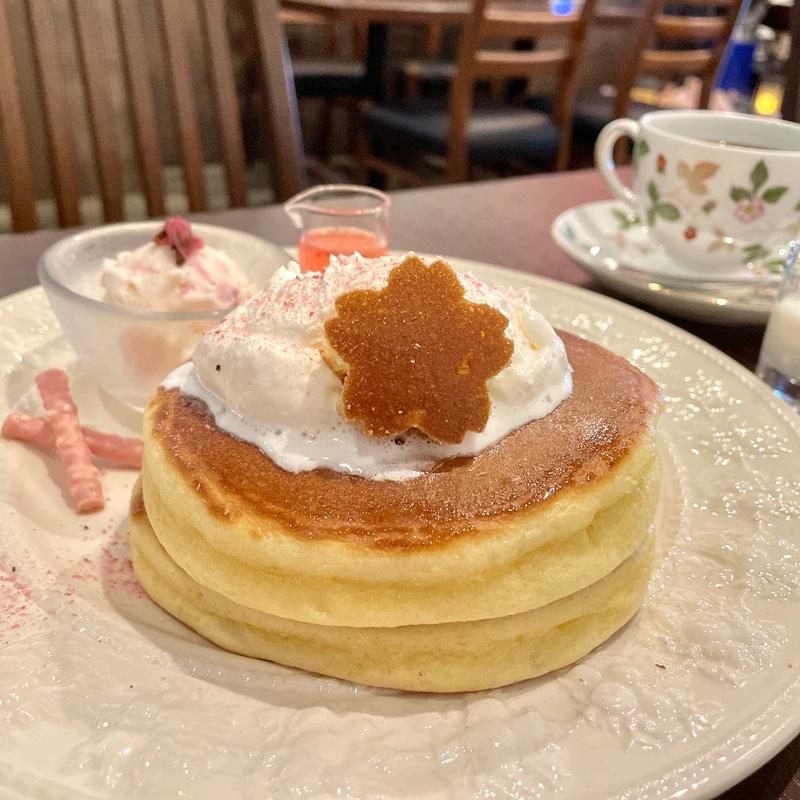 桜ホットケーキ(黒カフェ)の写真