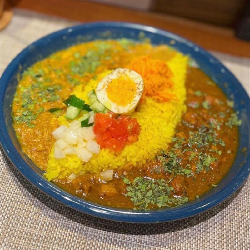 2種合い盛りカレー(トラットリア モンテ トミ （trattoria Monte Tomi）)の写真