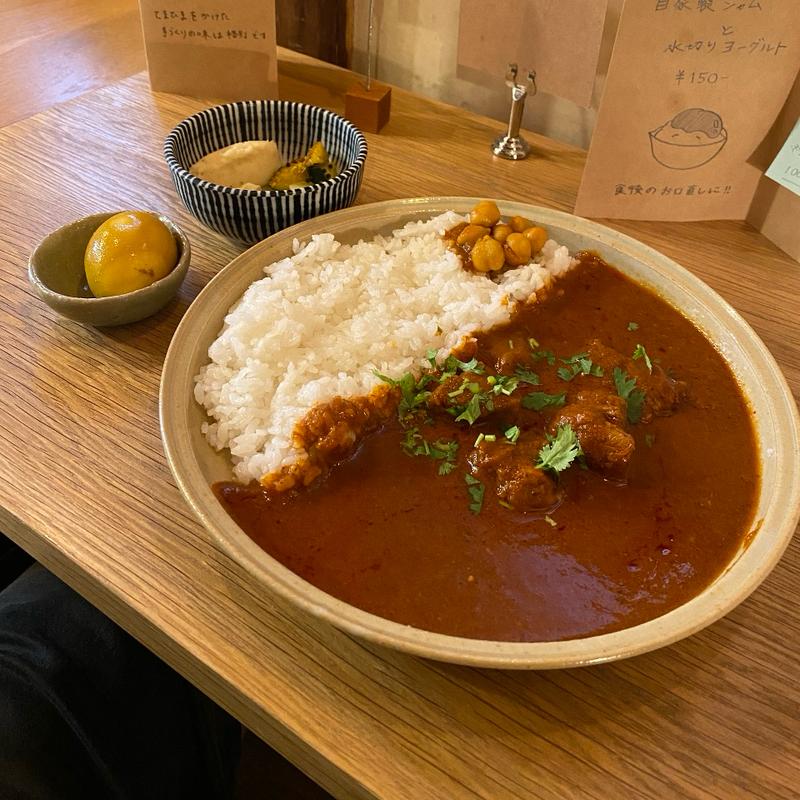 ポークビンダルー+煮卵(カレーショップ フェンネル)の写真