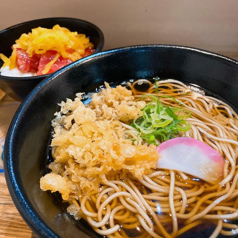 ミニトロタク丼セット（そば）(築武士)の写真