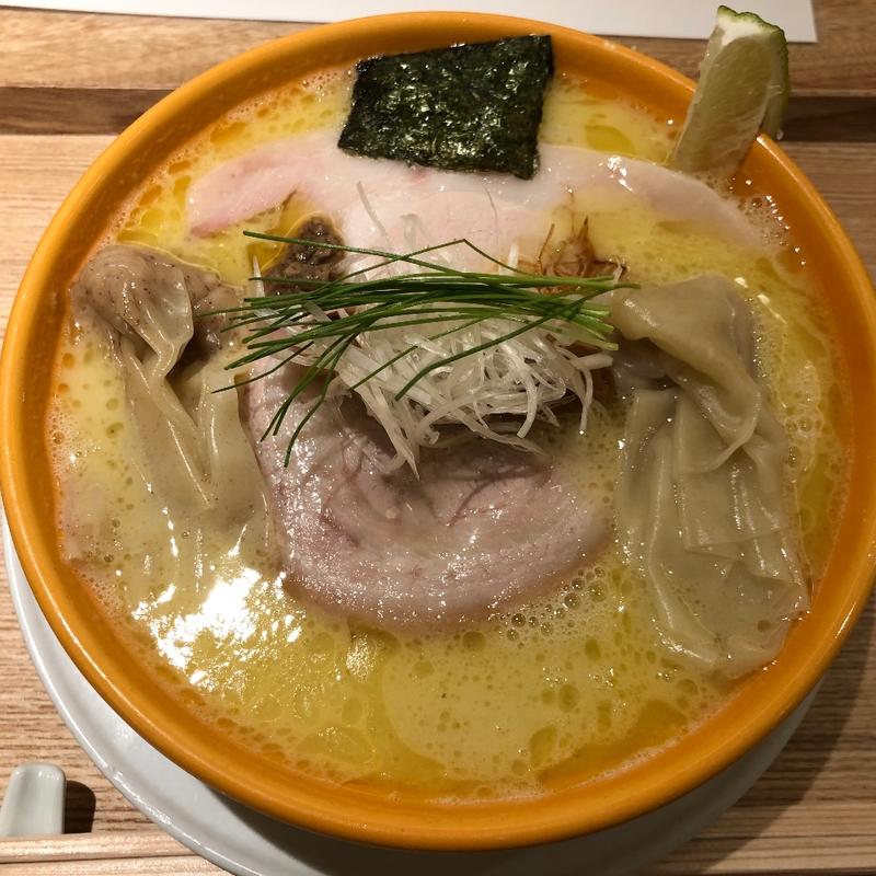 premium鶏白湯わんたんらぁ麺(Nippon Ramen 凛 離れ)の写真