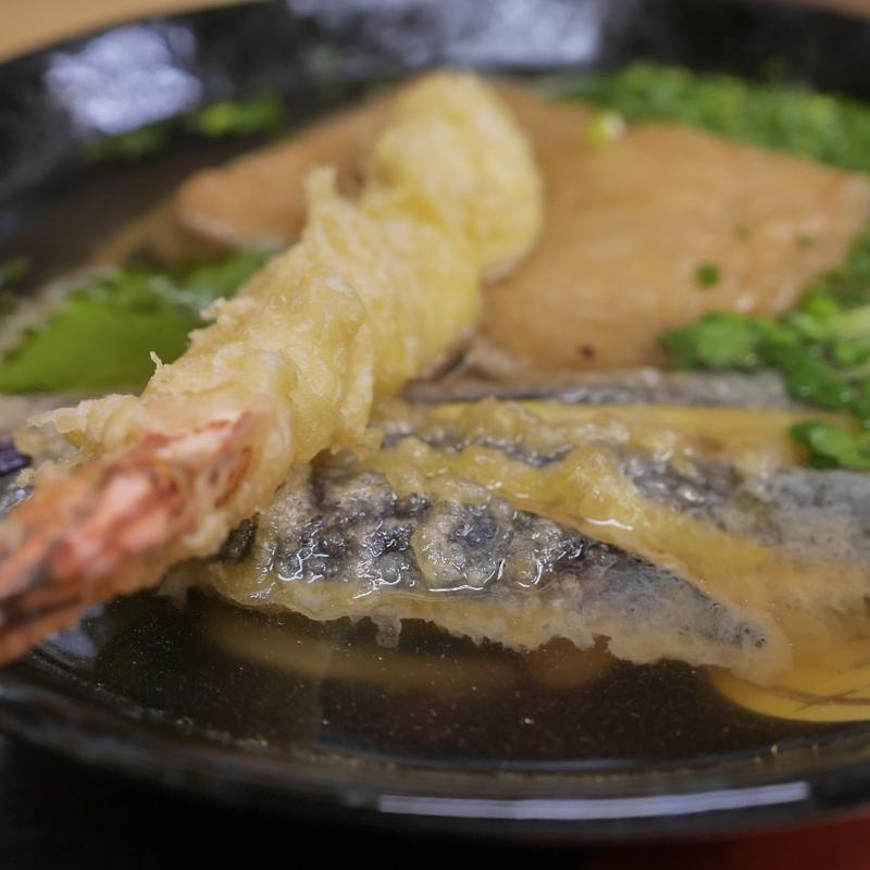 海老天きつねうどん(手打ちうどん 紅屋)の写真