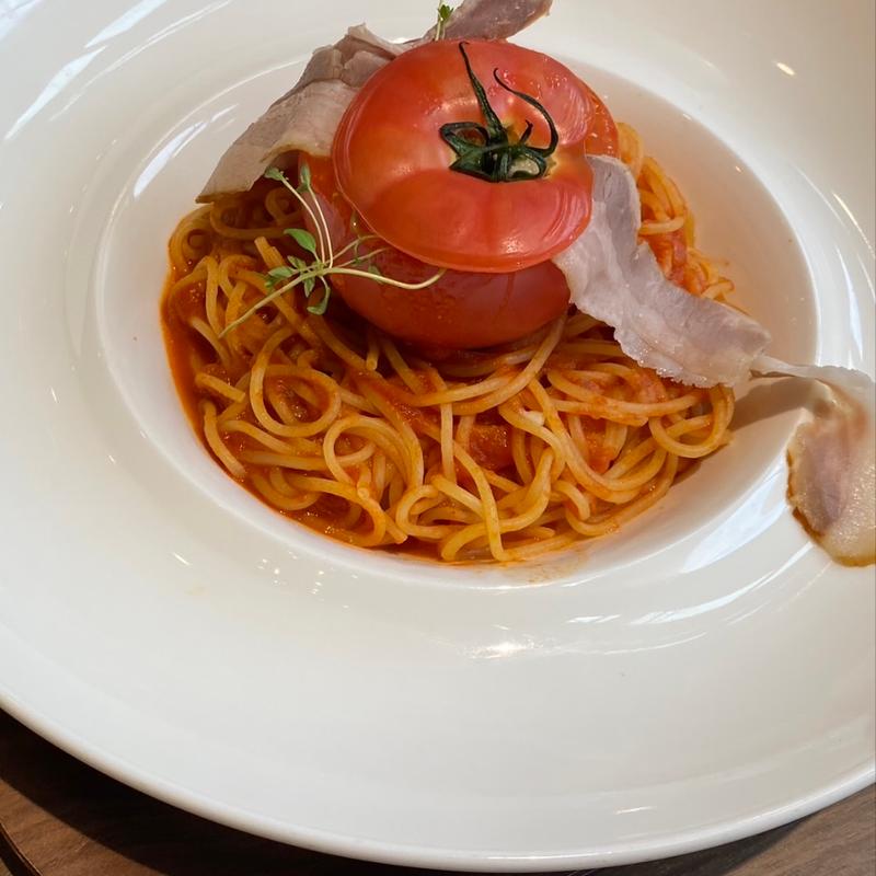 自家製ベーコンと丸ごとトマトのパスタ(ミヤワカキッチン kohaku)の写真