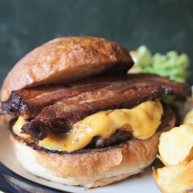 自家製ベーコンチーズバーガー(Dexter Diner)の写真