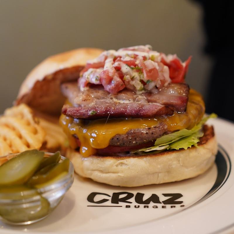 ノーブルベーコンチーズ(CRUZ BURGERS & CRAFT BEERS （クルズバーガーズ アンド クラフトビア）)の写真