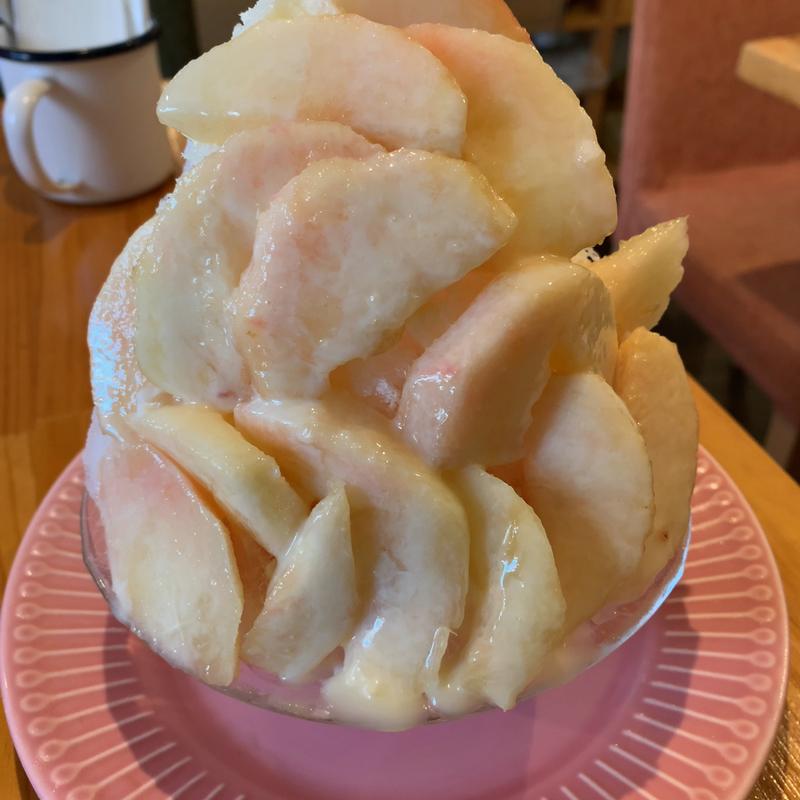 桃かき氷(カフェはなはな)の写真