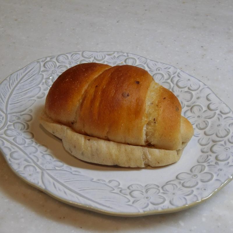 海藻バターの塩パン(TRUFFLE mini ecute EDITION（トリュフミニエキュートエディション） 有楽町店)の写真