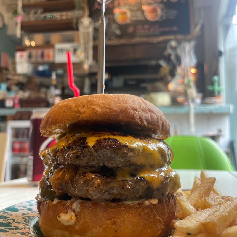 ワイルドチーズバーガーW(HIROMO BURGER)の写真