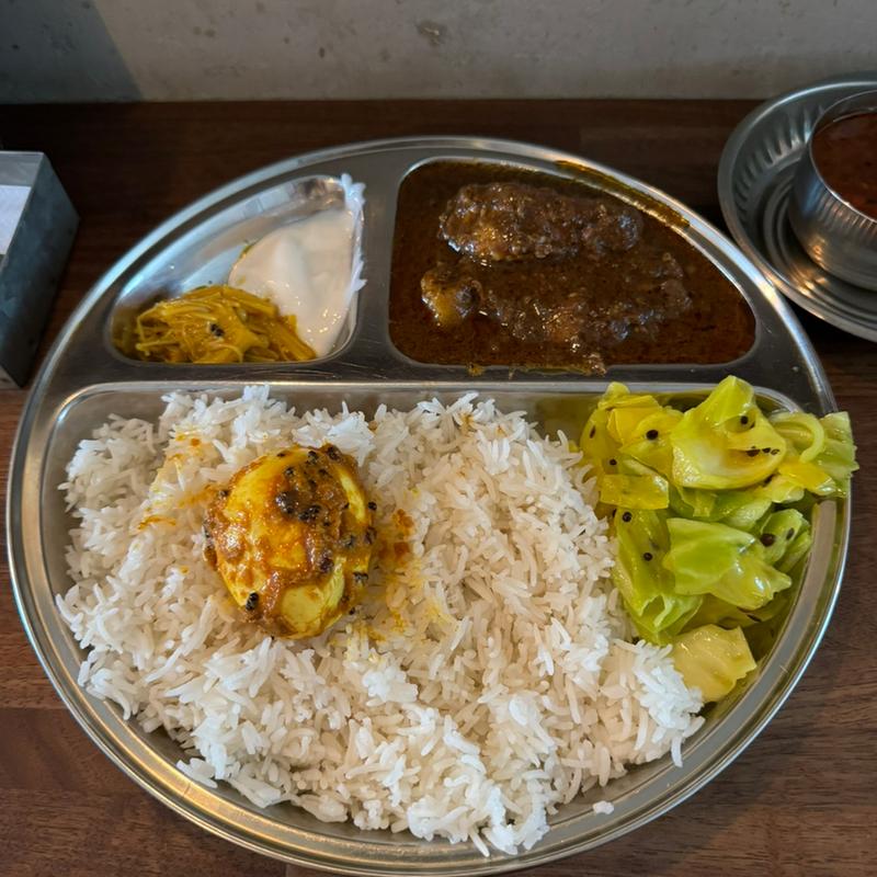 モンカリープレート ポーク+たまごのアチャール(SpiceBarモンカリー)の写真