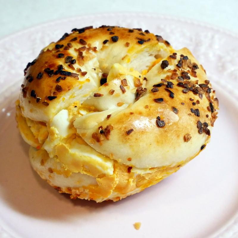 ミニベーグル　オニオン　たまご(ＭＡＲＵＩＣＨＩ　ＢＡＧＥＬ)の写真