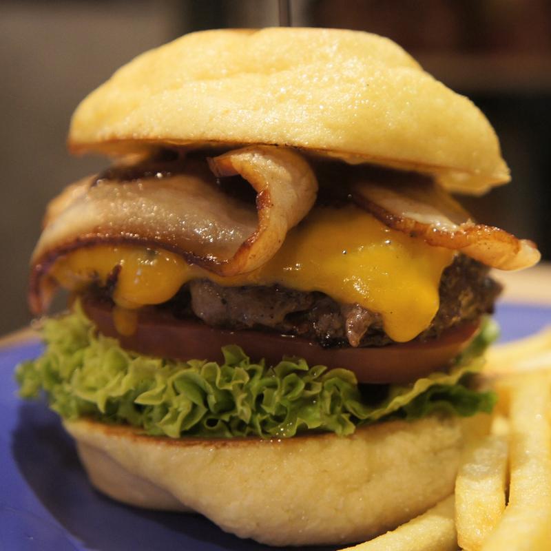 メロンパンベーコンチーズバーガー(Burger Factory)の写真