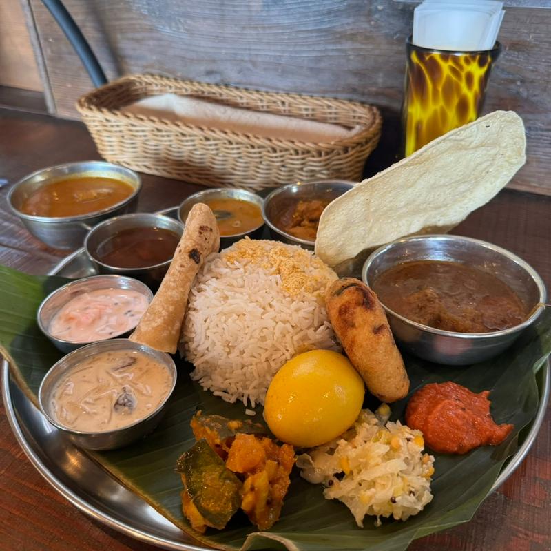 ミールス カレー3種+エッグマサラ+ワダ+チャパティ(あの音)の写真