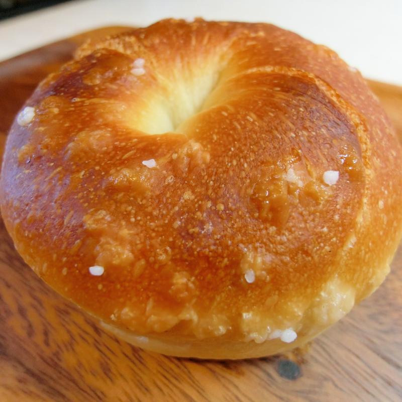 塩バターベーグル(バックシュトゥーベ ツオップ （Backstube Zopf）)の写真