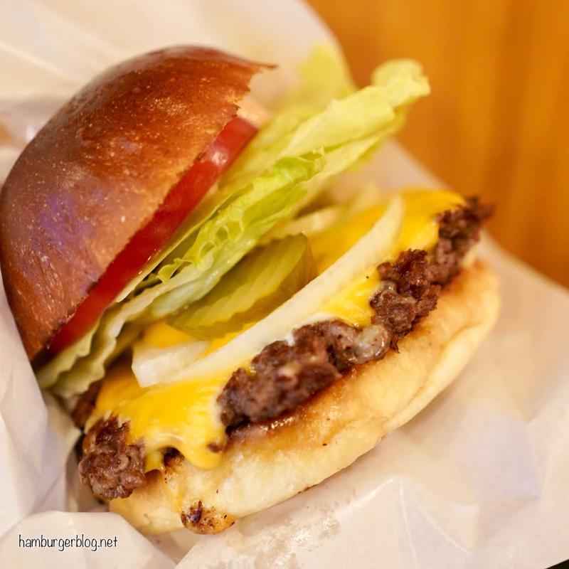 チーズバーガー(ロコフィ)の写真