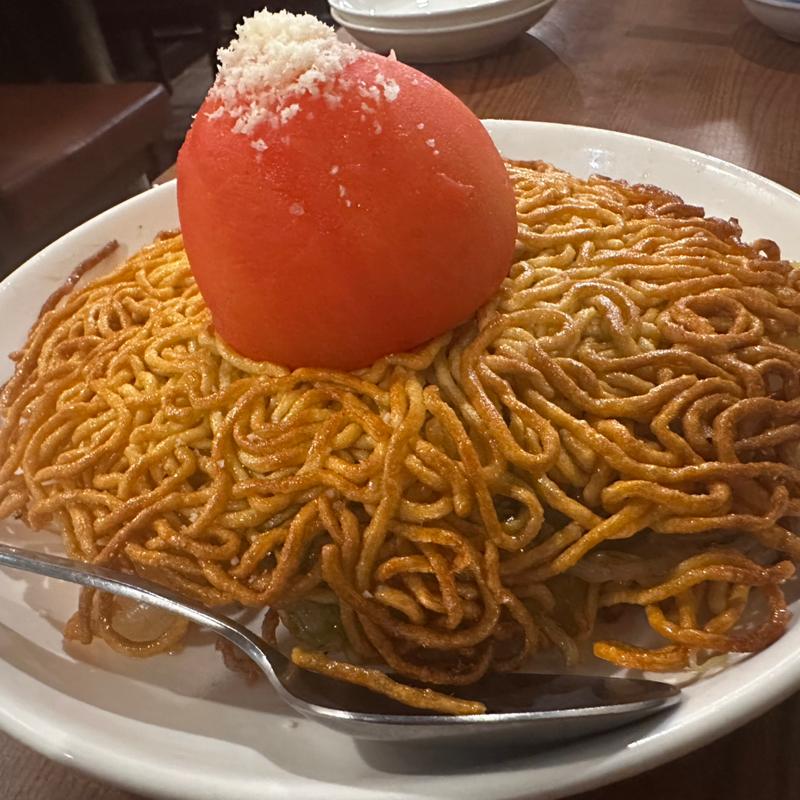 エビとトマトの両面かた焼きソバ(中華料理 帆)の写真