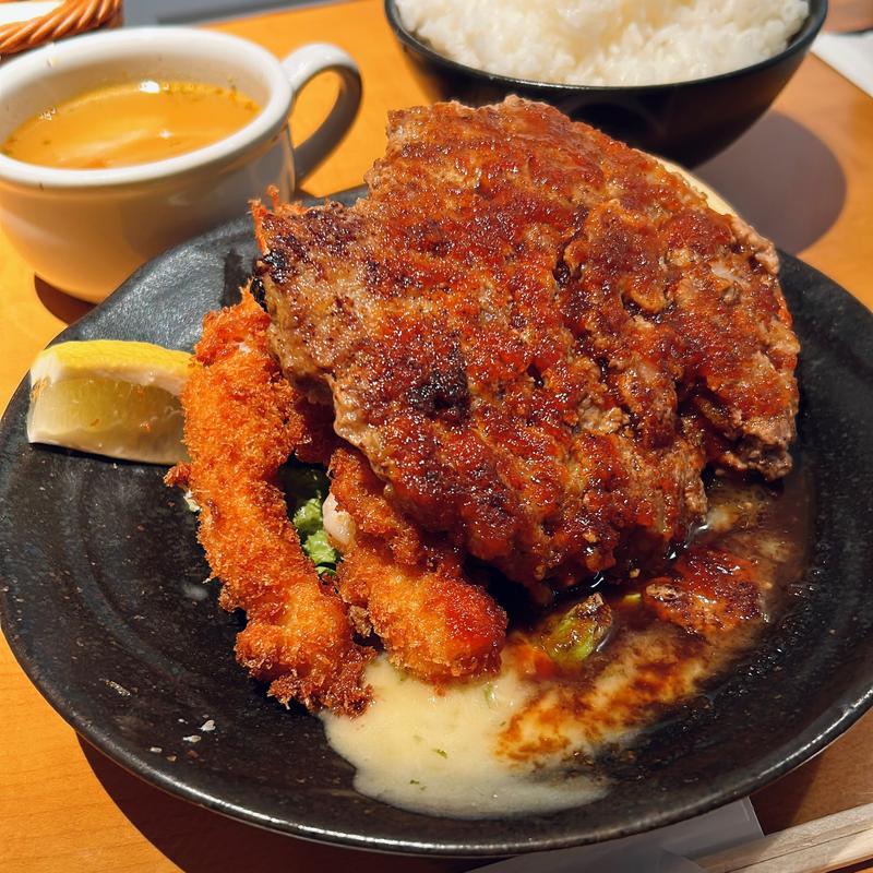 ハンバーグと海老フライ(洋食の店 もなみ )の写真