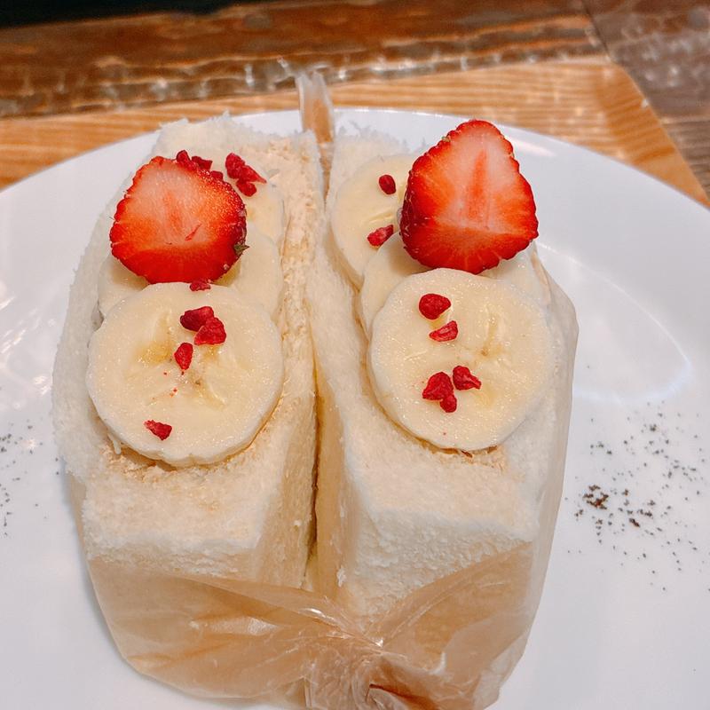 フルーツ&コーヒークリームサンド(アトリエ・モリヒコ)の写真