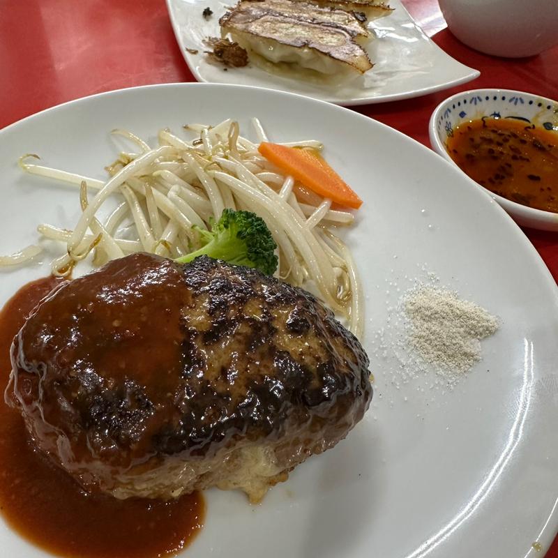 イチロー&大也のハンバーグ定食(餃子専門店イチロー 三宮本店)の写真