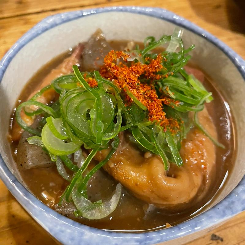 牛すじと白もつの煮込み(はじめ )の写真