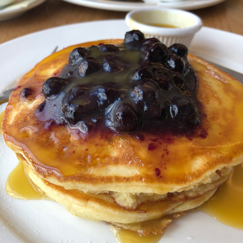 パンケーキwithメープルバターブルーベリー(クリントン・ストリート・ベイキング・カンパニー （CLINTON ST. BAKING COMPANY & RESTAURANT）)の写真