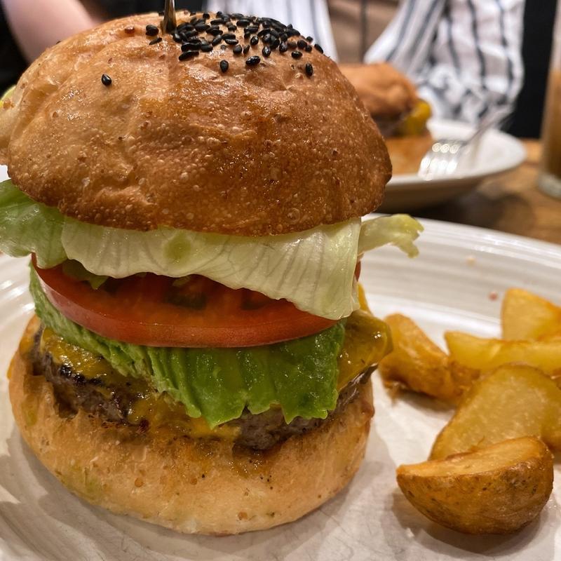 自家製ベーコンチーズバーガー(マンチズ バーガー シャック （MUNCH'S BURGER SHACK）)の写真
