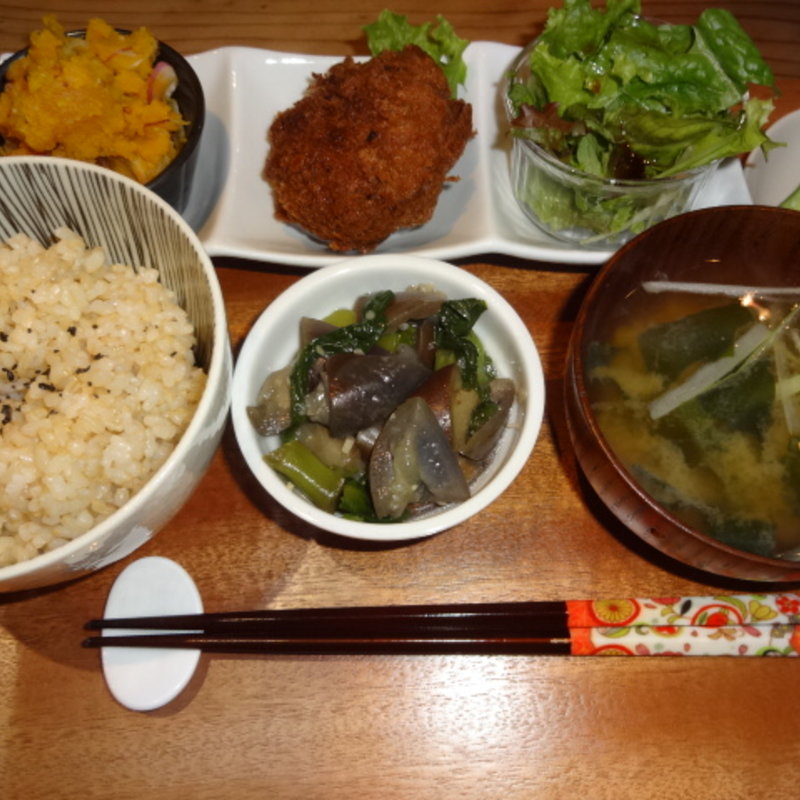 夜のからんころん定食セット(からんころん食堂)