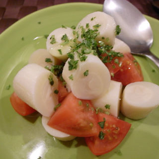 トマトとバルミットのサラダ(エンリケ マルエコス)