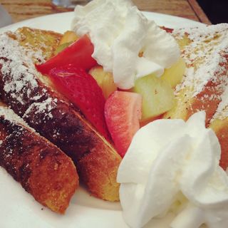French Toast with Mixed Fruit(Le Petit Café)