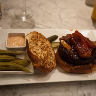 THE FOOD HALL BURGER(The Todd English food hall)