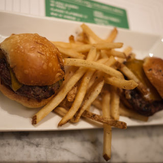 KIDS MENU - SLIDERS(The Todd English food hall)