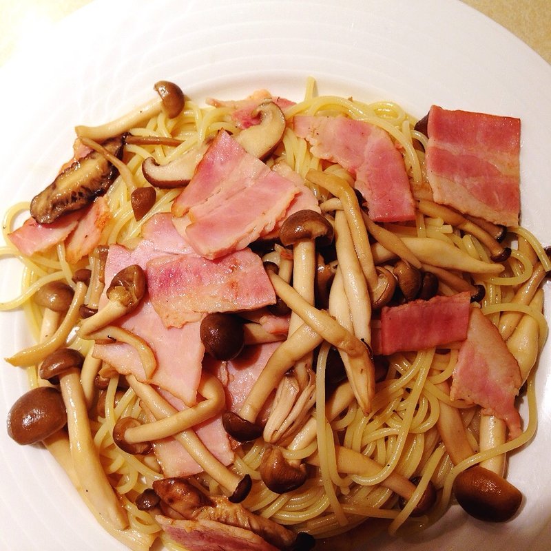キノコとベーコンの醤油パスタ(スパザウルス - パスタ)
