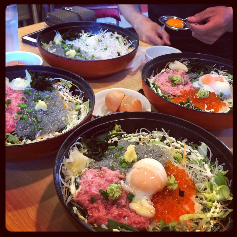 三色丼(とびっちょ)
