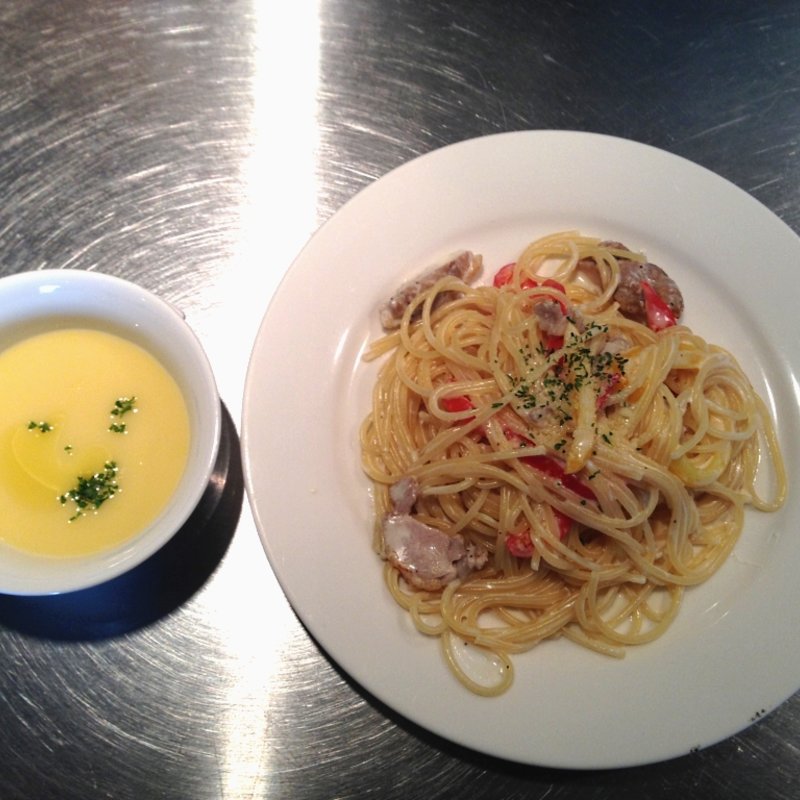 鶏肉とパプリカのクリームパスタ(ベジテーブル （VEG－TABLE）)