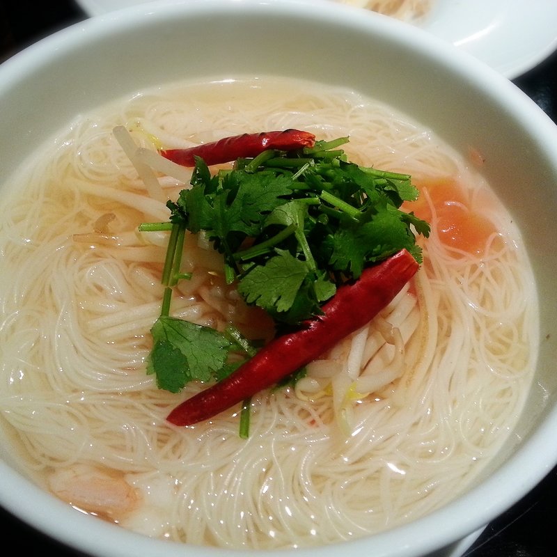 自家製ビーフンのトムヤム麺(マンゴツリーカフェ横浜)