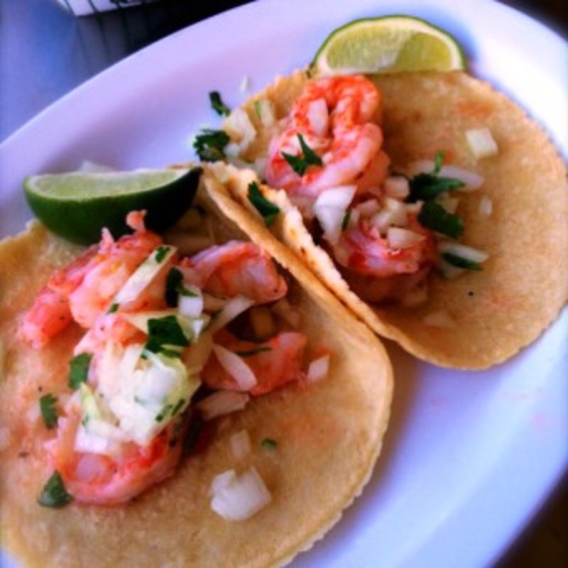 market shrimp tacos(Poquit Mas)