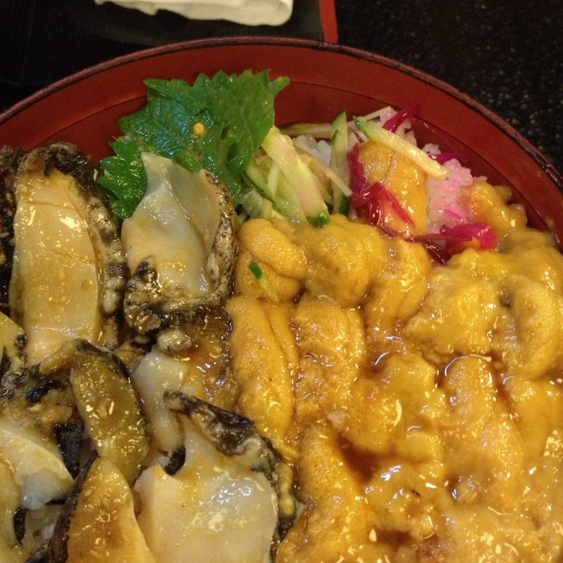 生うに・あわびちらし(ふじ鮨 積丹本店)