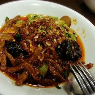 牛肉の炒め煮　ニンニク山椒風味 (刀削麺・火鍋・西安料理 XI’AN(シーアン)新宿西口店)