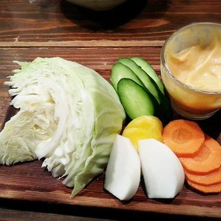 彩り豊かな季節野菜　味噌マヨネーズ添え (味噌鐵 カギロイ)