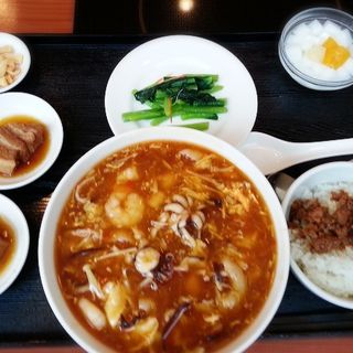 酸辛湯麺セット(台湾海鮮 東銀座本店)
